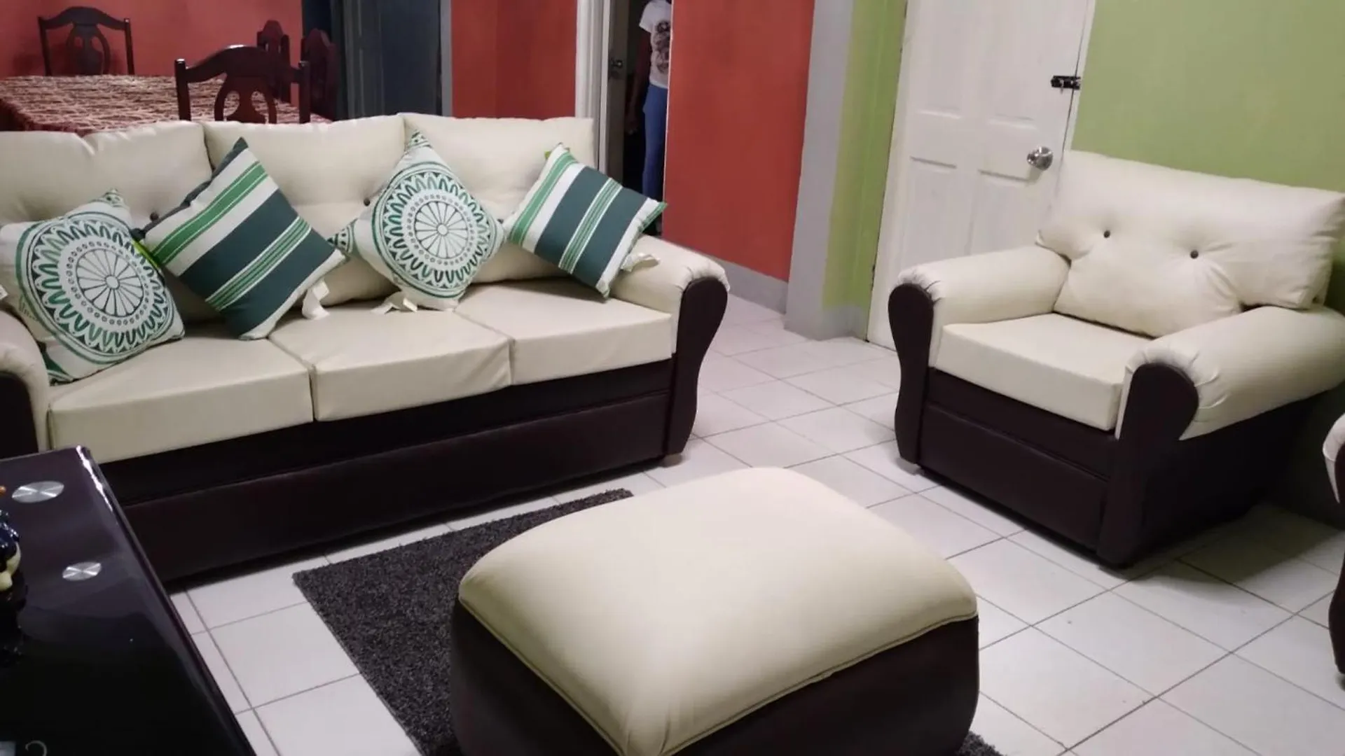 Room In House - Charming Kingston Room For Rent - Private Entrance Full Access Jamaica