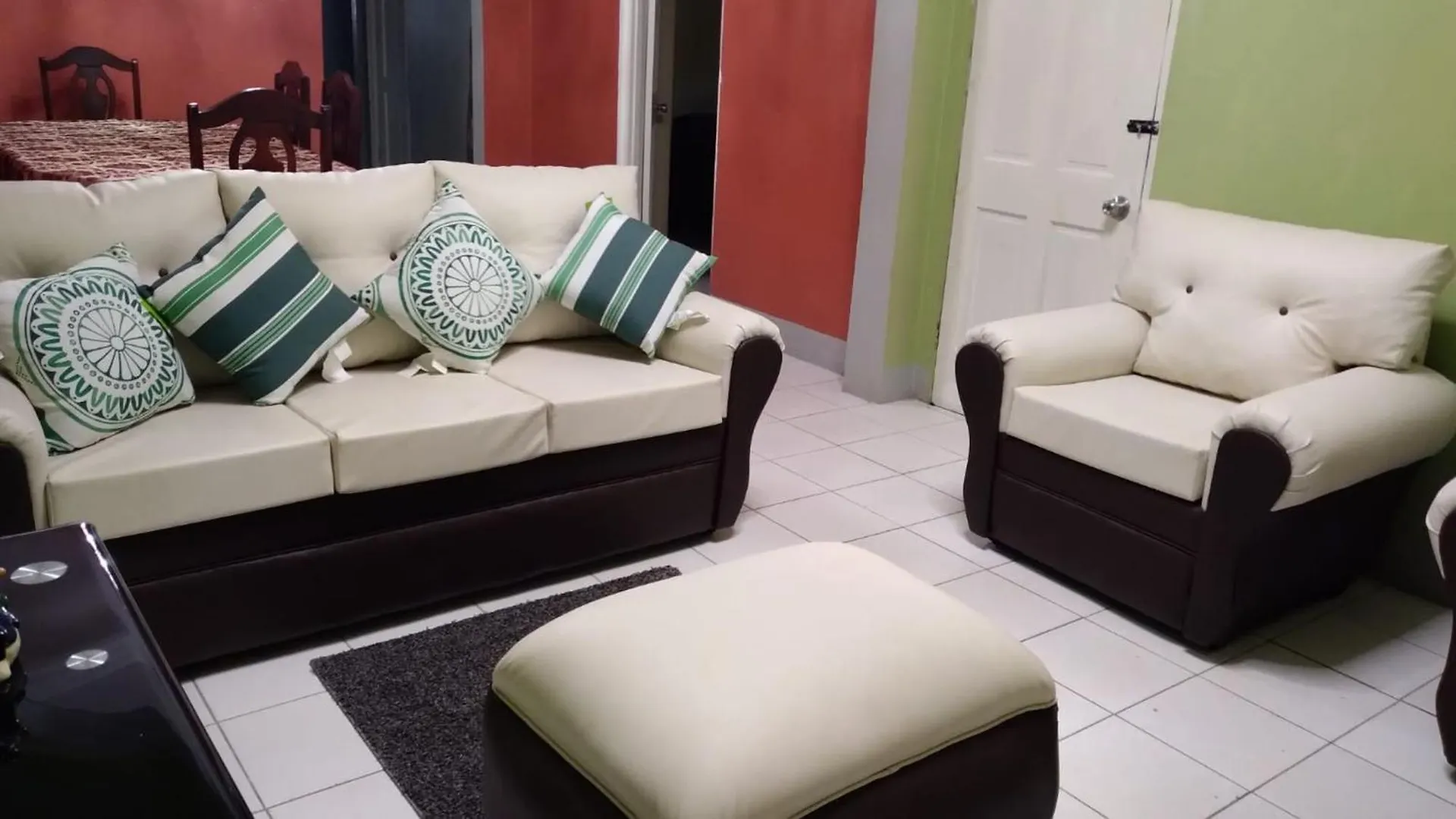 Room In House - Charming Kingston Room For Rent - Private Entrance Full Access Guest house