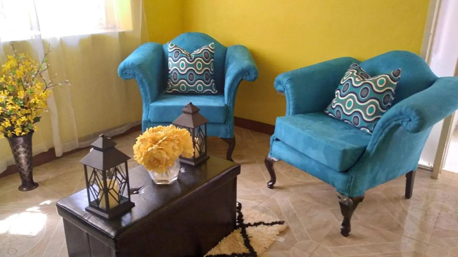 Room In House - Charming Kingston Room For Rent - Private Entrance Full Access