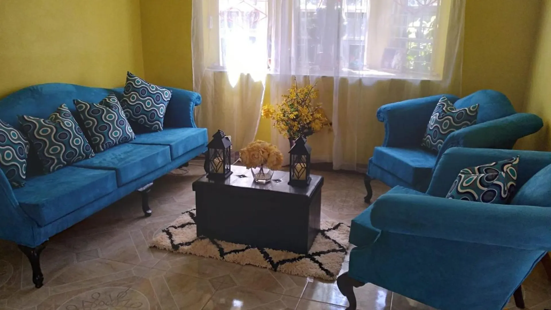 Room In House - Charming Kingston Room For Rent - Private Entrance Full Access