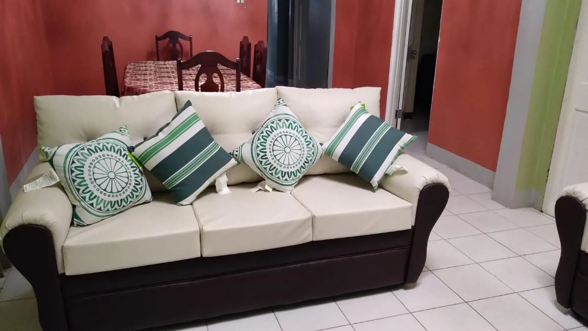 Room In House - Charming Kingston Room For Rent - Private Entrance Full Access Guest house
