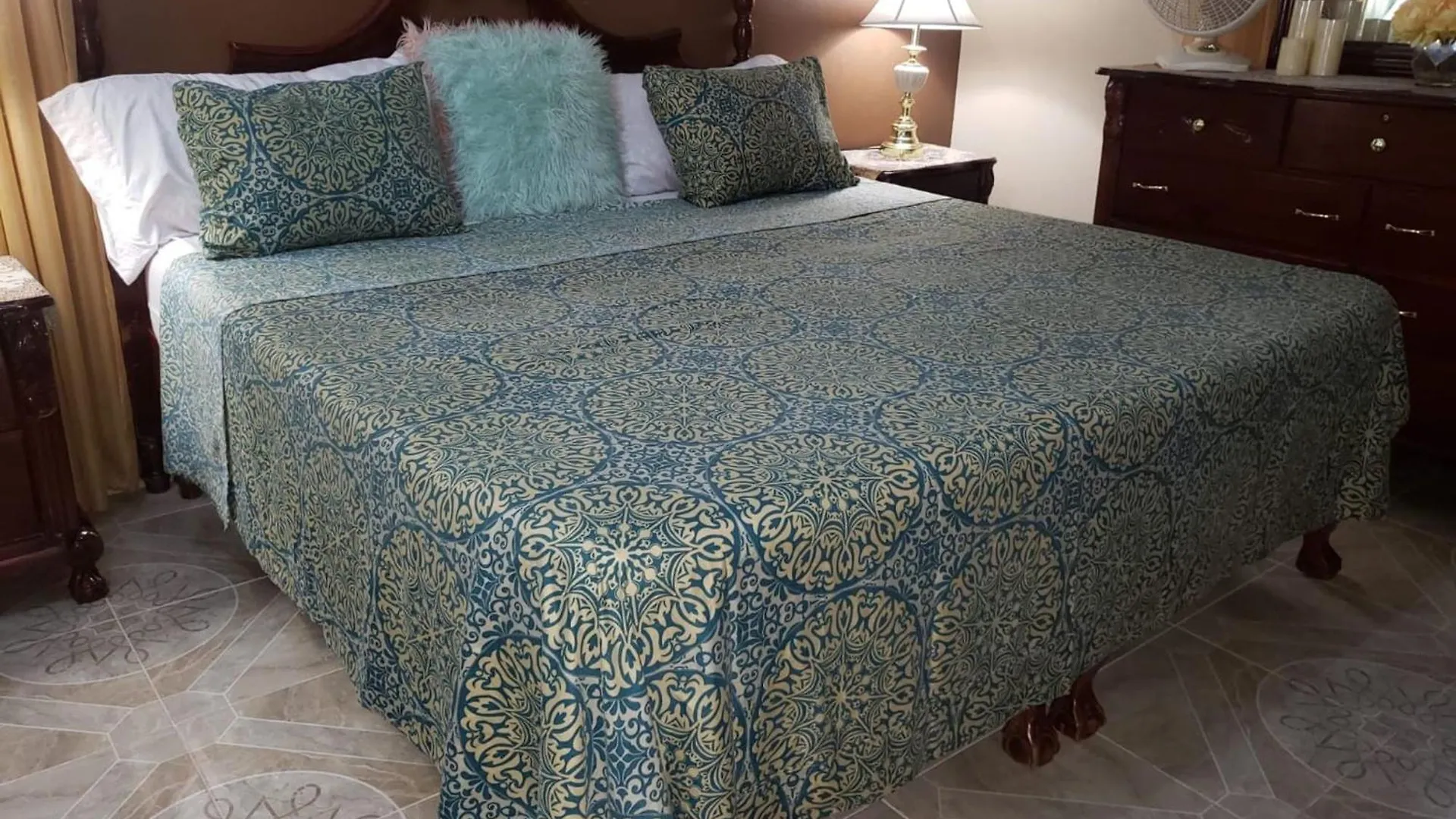 게스트하우스 Room In House - Charming Kingston Room For Rent - Private Entrance Full Access